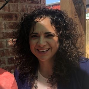 Meet your Posher, Carolina